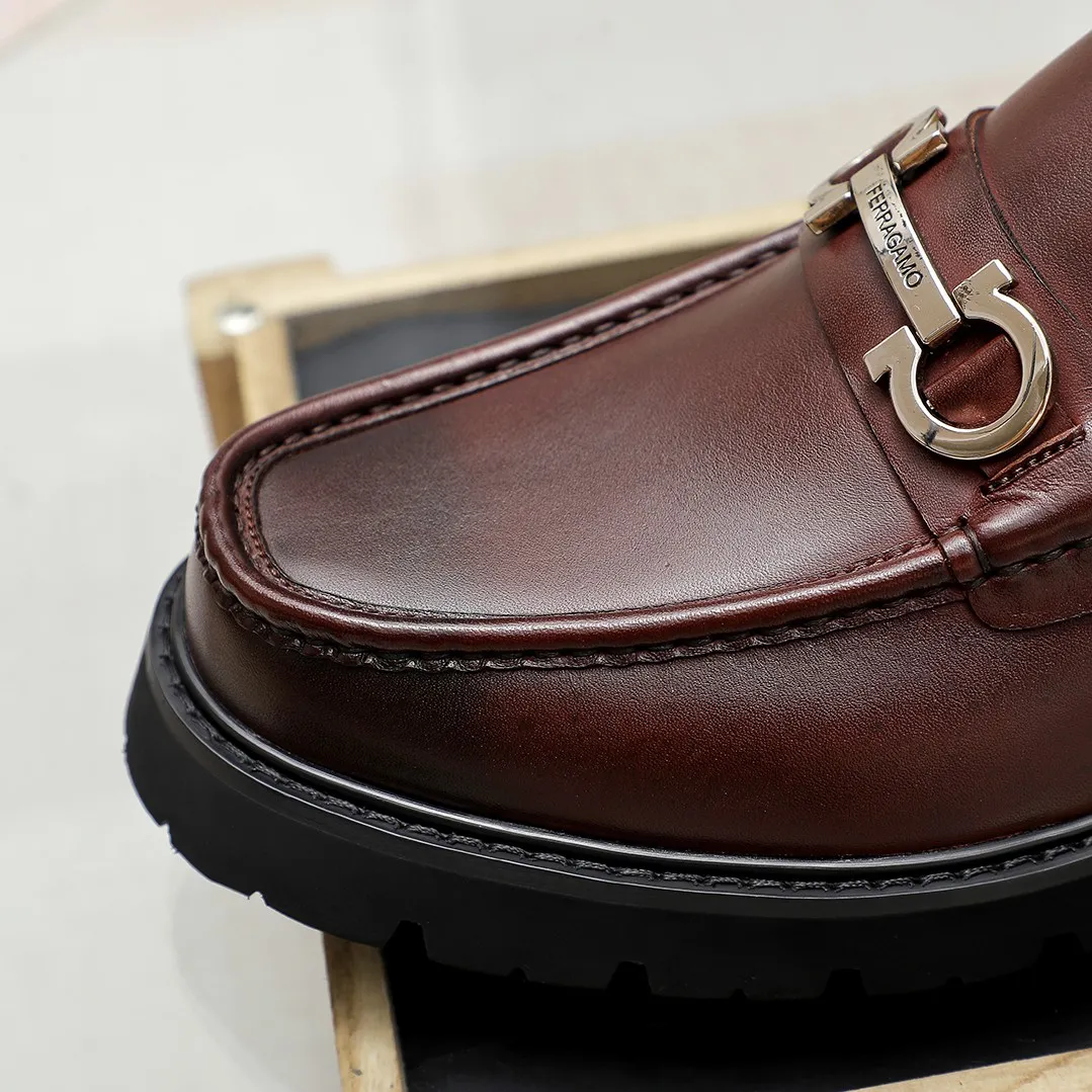 Men's shoes 💰460 🔥Ferragamo's new men's casual slip-on shoes🇨🇳Official website original 1:1 mold, original quality💯Fine workmanship, high-end luxury☘The upper is made of imported Italian first-layer cowhide🌴🐂Leather lining🍓Rubber wear-resistant and non-slip outsole, breathable and comfortable to wear🍍The first choice for high-grade men🍉3 colors available! Code number 38-45……